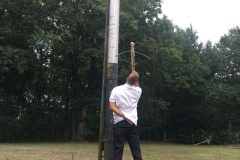 Kruisboog 1 hand op de rug 1