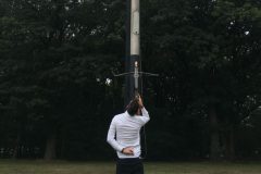 Kruisboog 1 hand op de rug 3